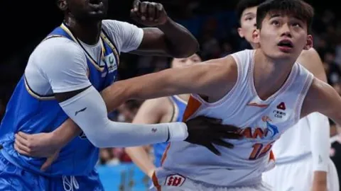 葡萄牙球星连场热身无首发出场，愤然丢弃训练背心抒发不满